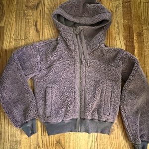 EUC Lululemon Short & Sweet Sherpa (reversible) size 6